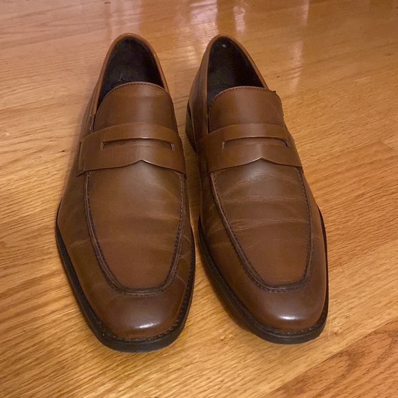 Size 10.5 Florsheim mens shoes. Worn less than a week. - Picture 4 of 10
